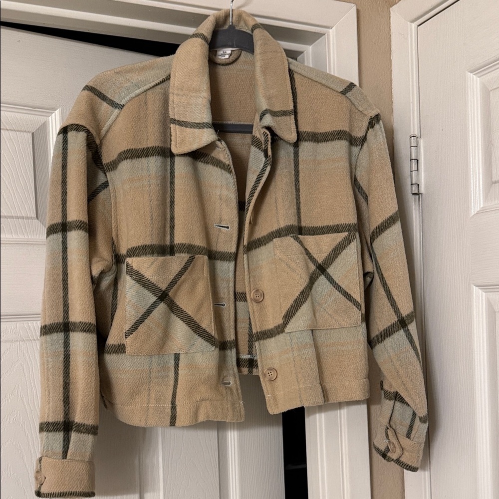 Stylish Plaid Utility Jacket for Women